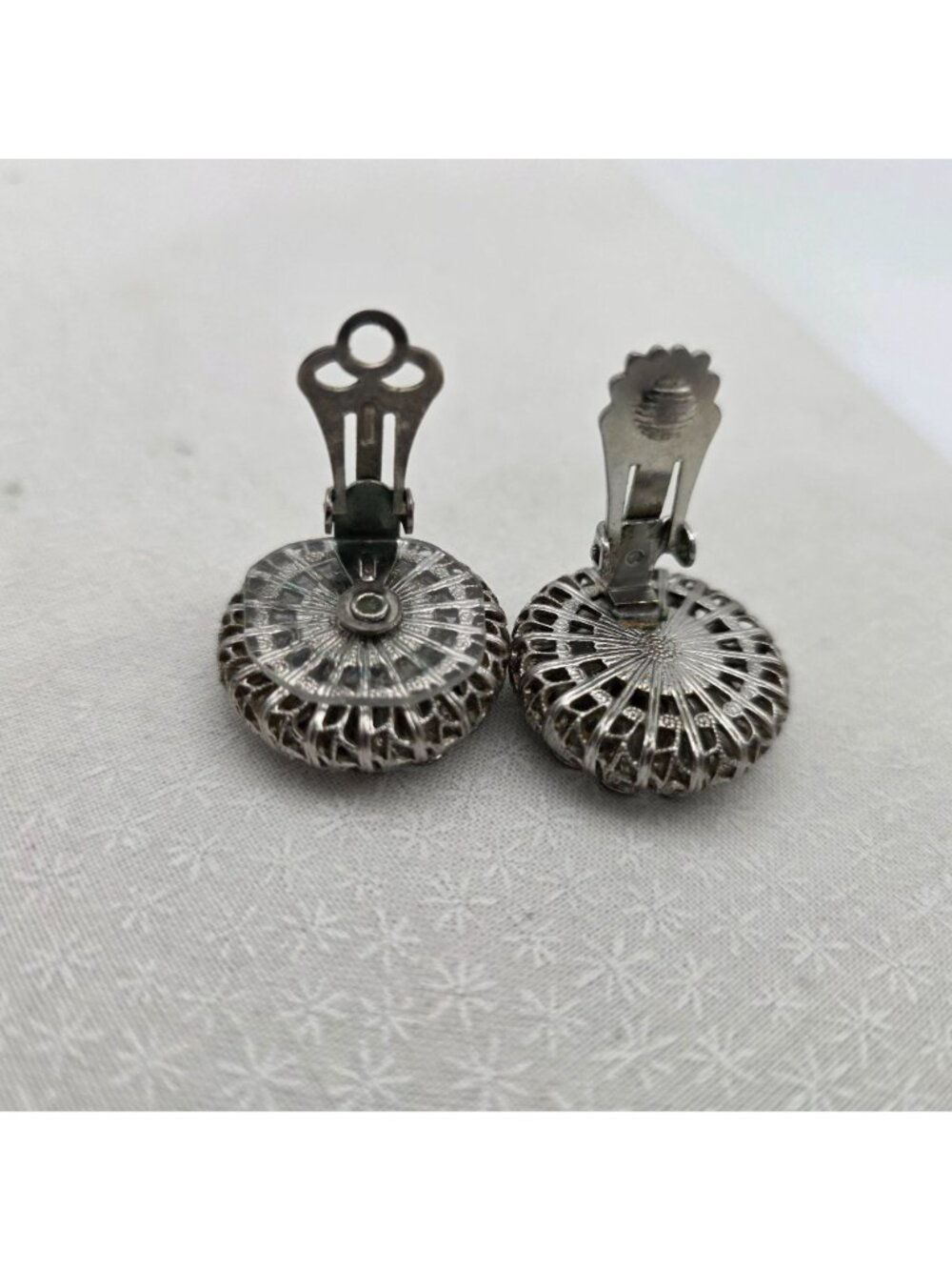 Vintage Silver-Tone Flower Clip-On Earrings With Textured Petal Design - Picture 4 of 4